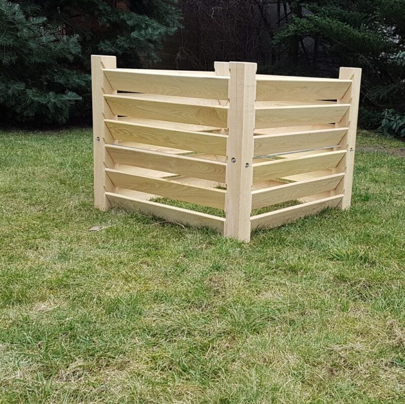 Timberrud kompostbeholder Brage set fra lige vinkel