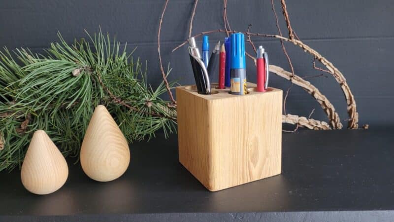 Exclusive penneholder i robinietræ, 100x100x100mm, Gratis forsendelse