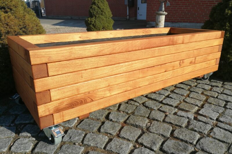 plantekasse i teak